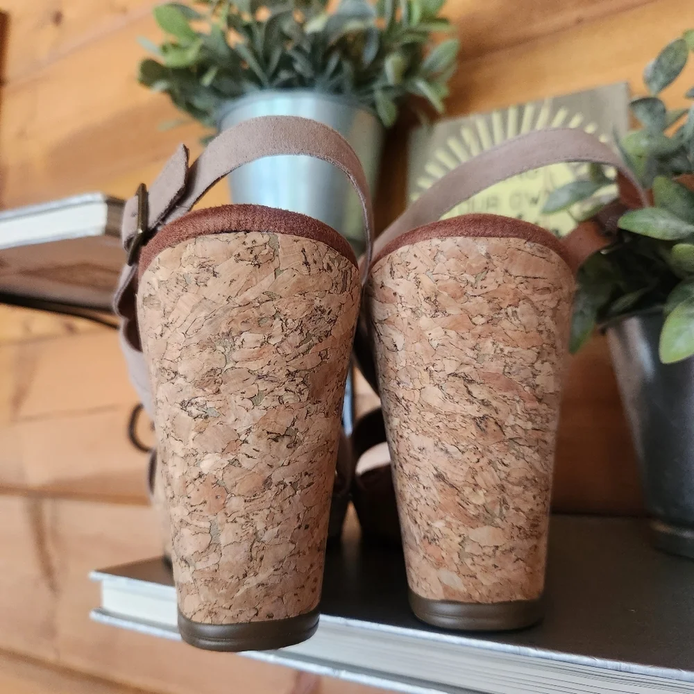 Elites Walking Cradles 💜 NIB Kalinda Suede Leather Tassel Cork Wedge Sandal 12M